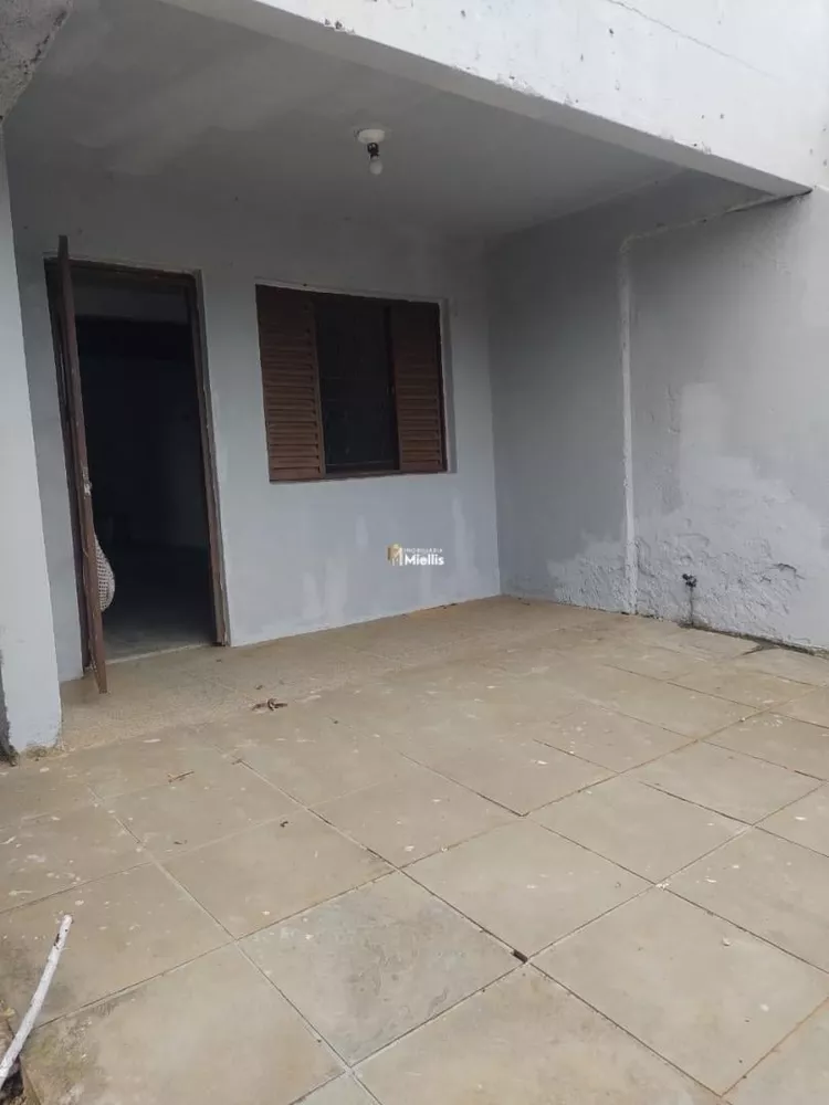 Casa à venda com 3 quartos, 157m² - Foto 1