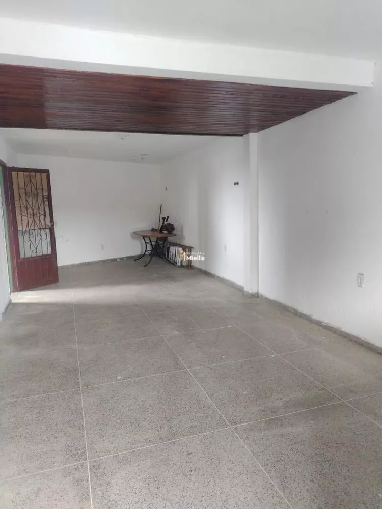 Casa à venda com 3 quartos, 157m² - Foto 2