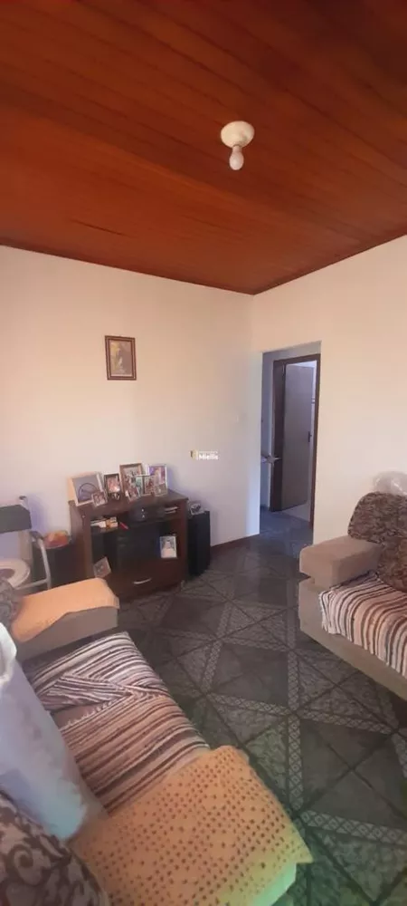 Casa à venda com 3 quartos, 150m² - Foto 2