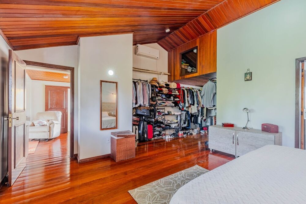 Casa de Condomínio à venda com 3 quartos, 385m² - Foto 3