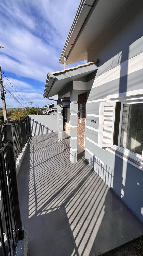 Casa à venda com 2 quartos, 180m² - Foto 2