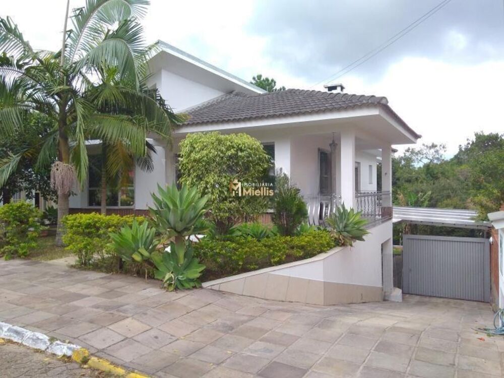 Casa de Condomínio à venda com 4 quartos, 300m² - Foto 2