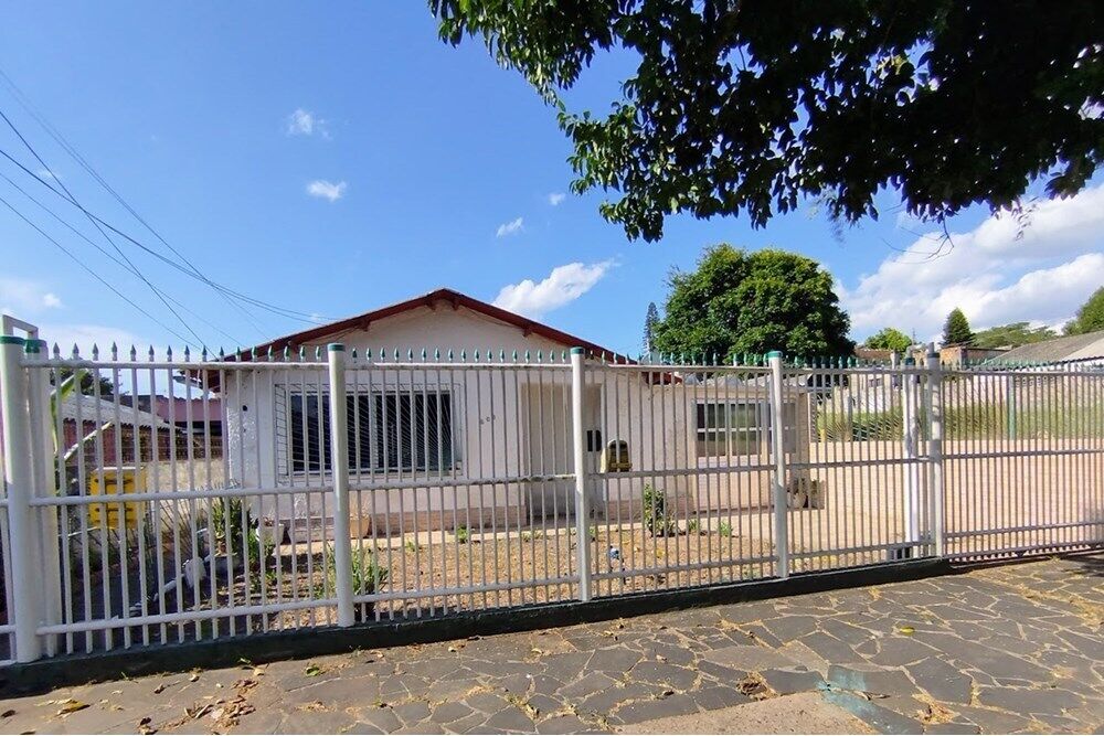 Casa à venda com 4 quartos, 75m² - Foto 2