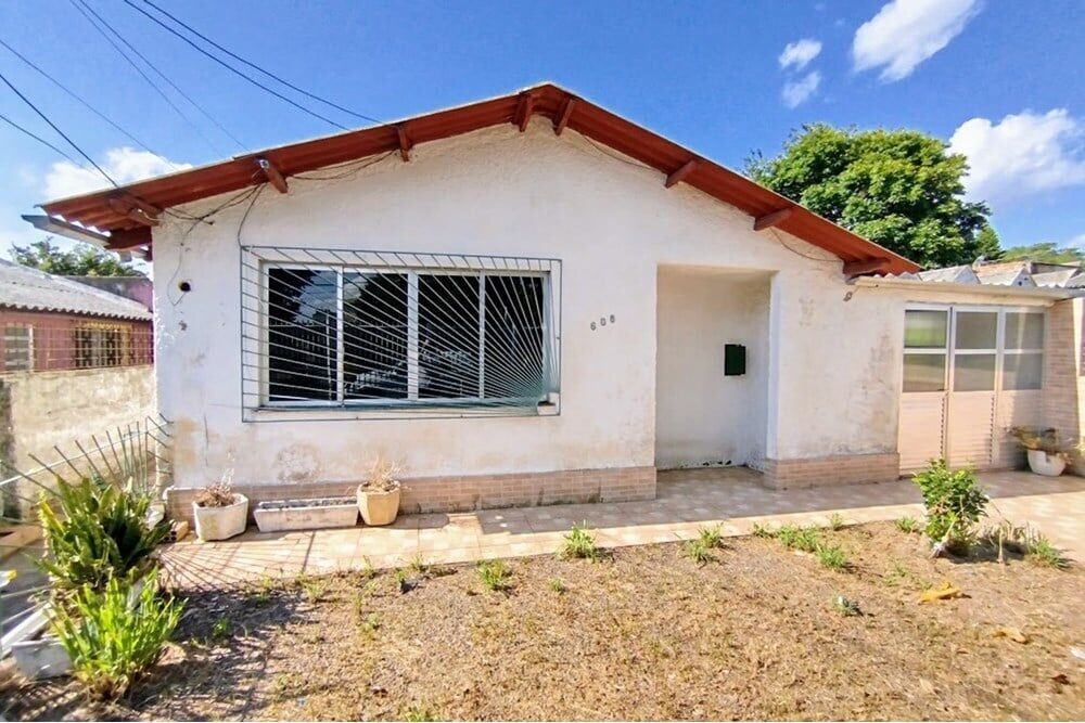 Casa à venda com 4 quartos, 75m² - Foto 1