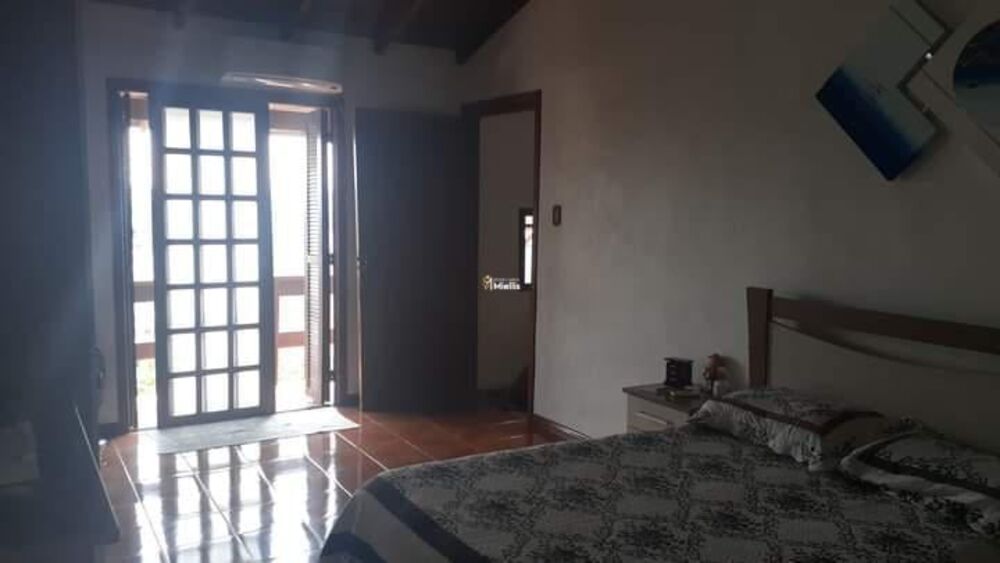 Casa à venda com 5 quartos, 158m² - Foto 4