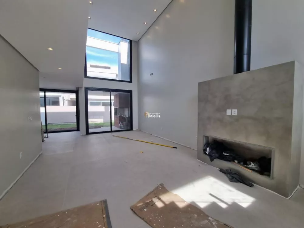 Casa à venda com 4 quartos, 241m² - Foto 3