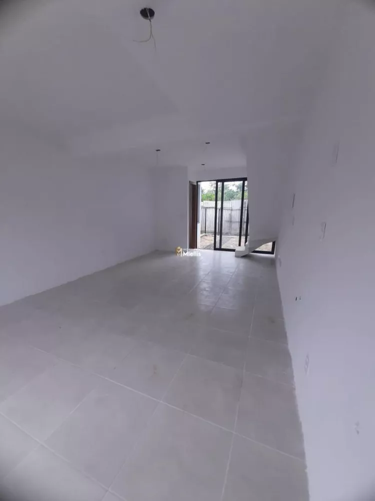 Casa à venda com 2 quartos, 60m² - Foto 4