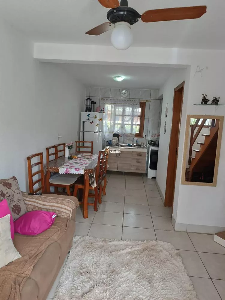 Casa à venda com 2 quartos, 56m² - Foto 1