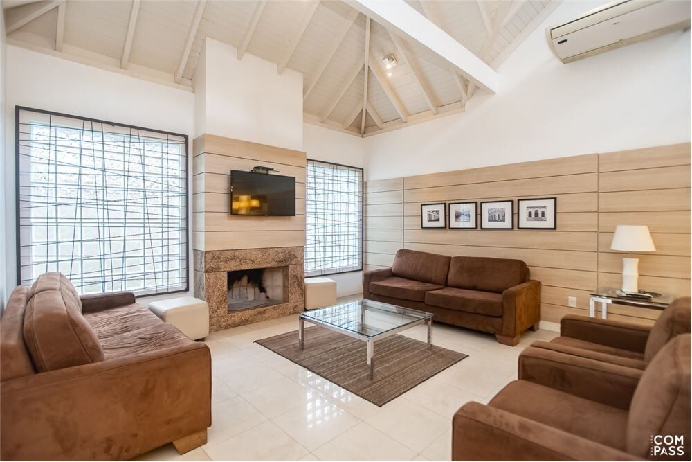 Casa de Condomínio à venda com 3 quartos, 227m² - Foto 4