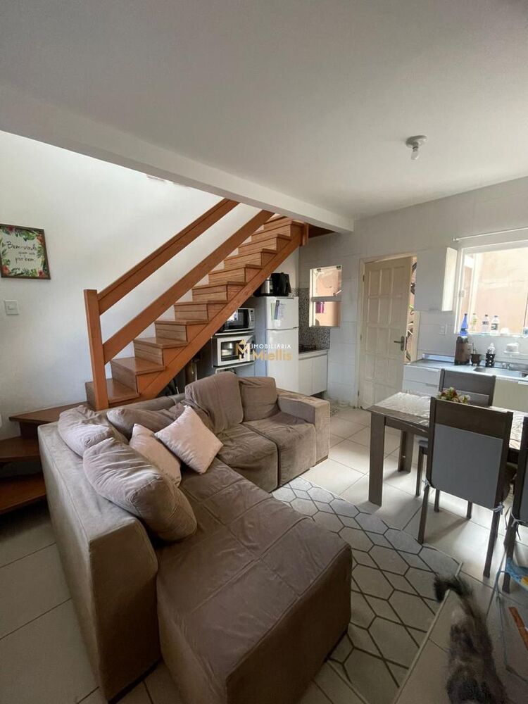 Casa à venda com 2 quartos, 45m² - Foto 2