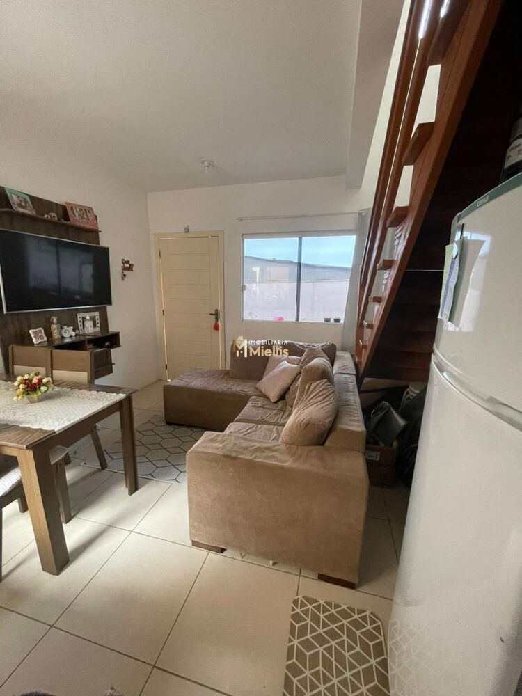 Casa à venda com 2 quartos, 45m² - Foto 1