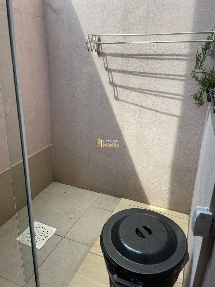 Casa à venda com 2 quartos, 45m² - Foto 8