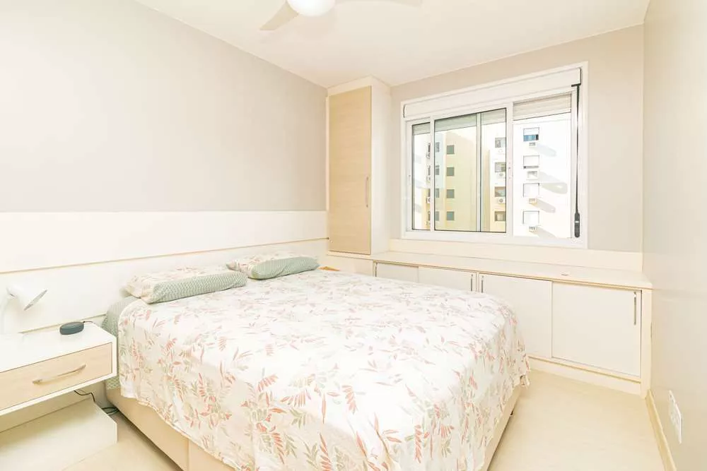 Apartamento à venda com 2 quartos, 70m² - Foto 2