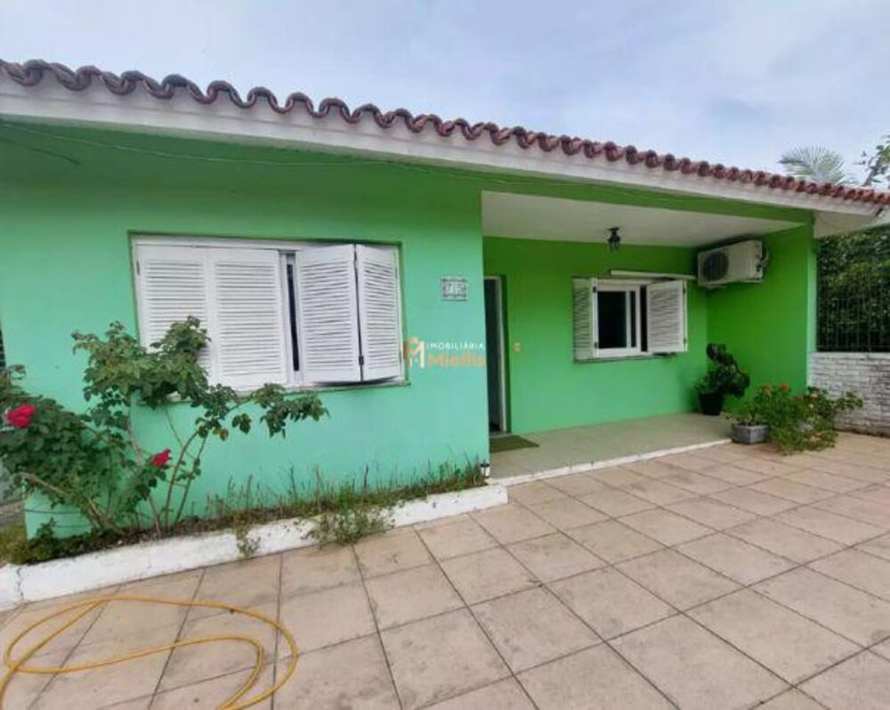 Casa à venda com 4 quartos, 222m² - Foto 1