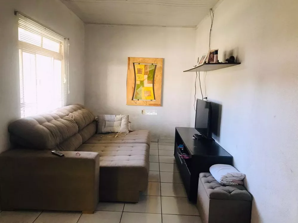 Casa à venda com 3 quartos, 20m² - Foto 2