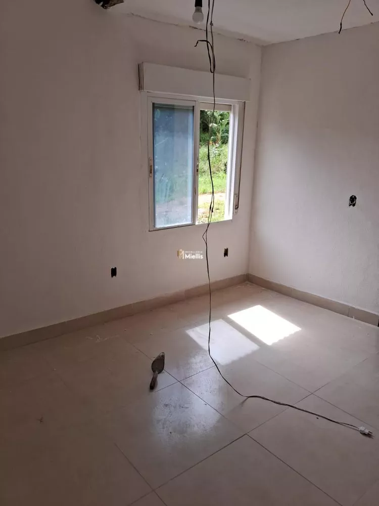 Casa à venda com 4 quartos, 180m² - Foto 4