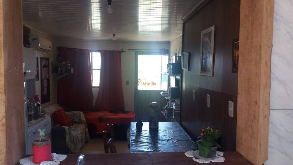 Casa à venda com 2 quartos, 55m² - Foto 2