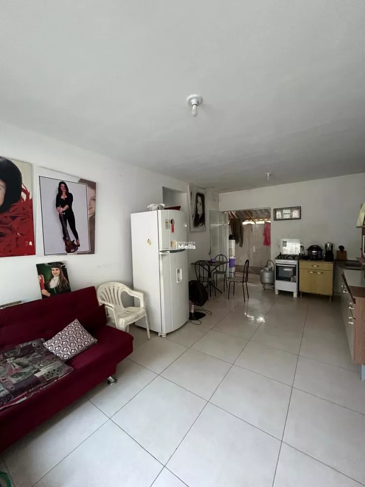 Casa à venda com 2 quartos, 47m² - Foto 3