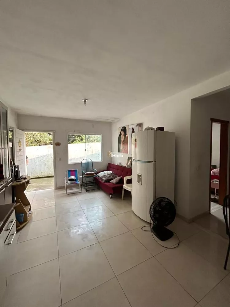 Casa à venda com 2 quartos, 47m² - Foto 4