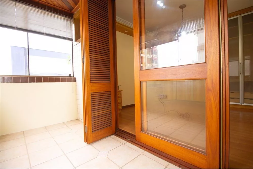 Apartamento à venda com 3 quartos, 157m² - Foto 13