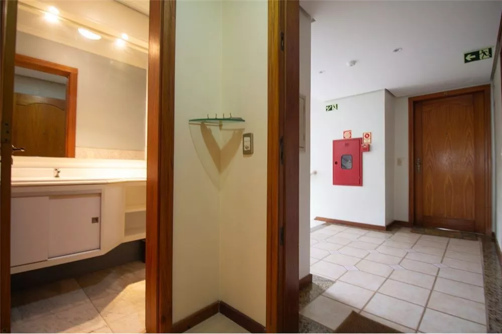 Apartamento à venda com 3 quartos, 157m² - Foto 4