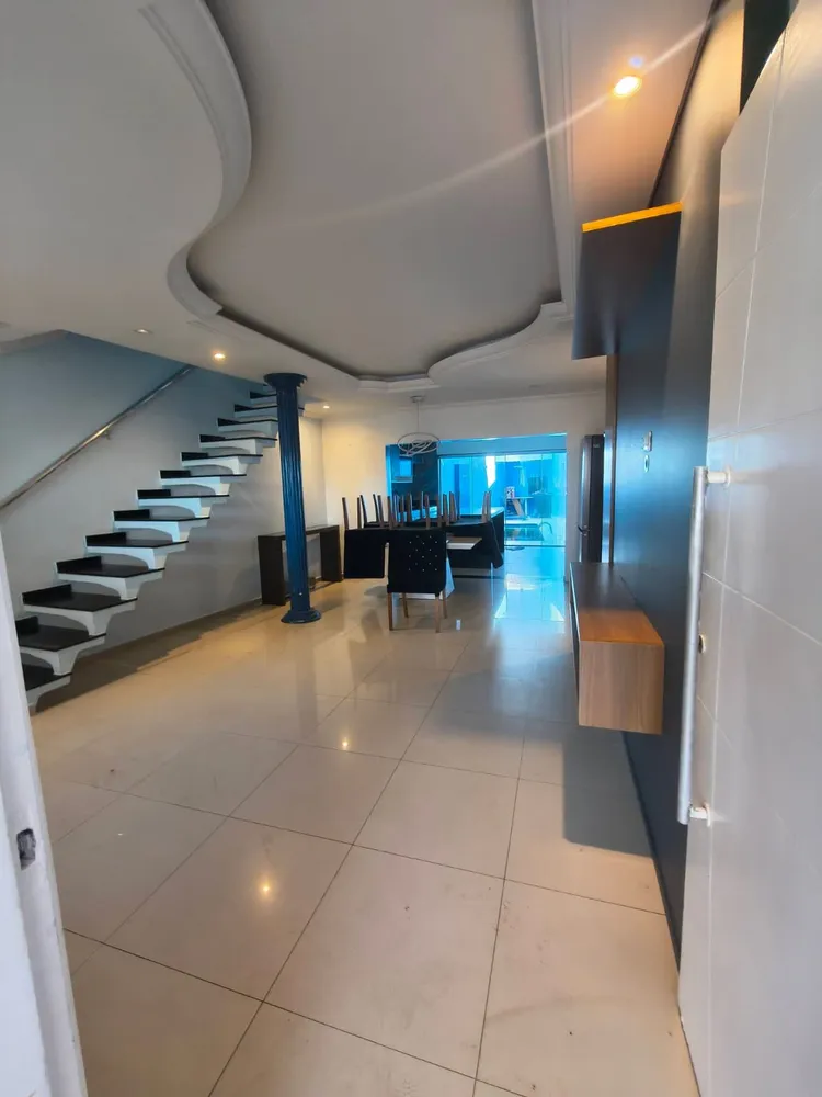 Sobrado, 3 quartos, 240 m² - Foto 1