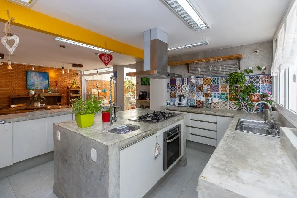 Casa, 3 quartos, 226 m² - Foto 1