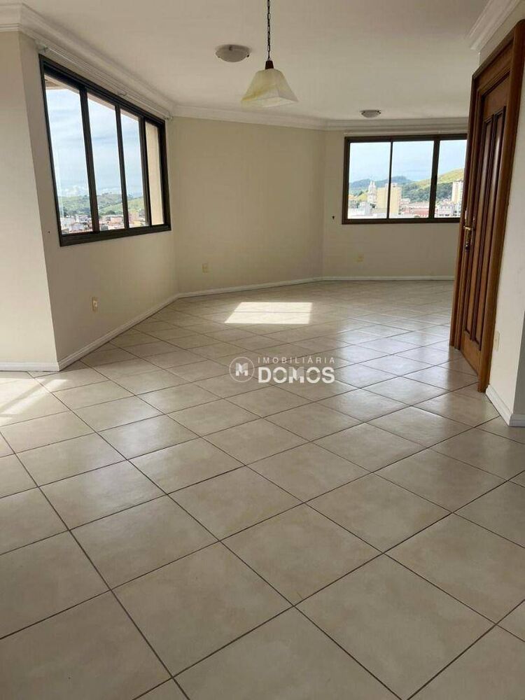 Apartamento para alugar com 4 quartos, 315m² - Foto 1