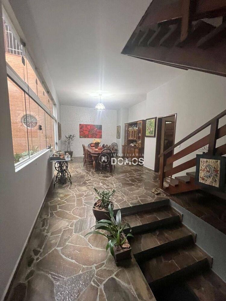 Sobrado, 4 quartos, 289 m² - Foto 1