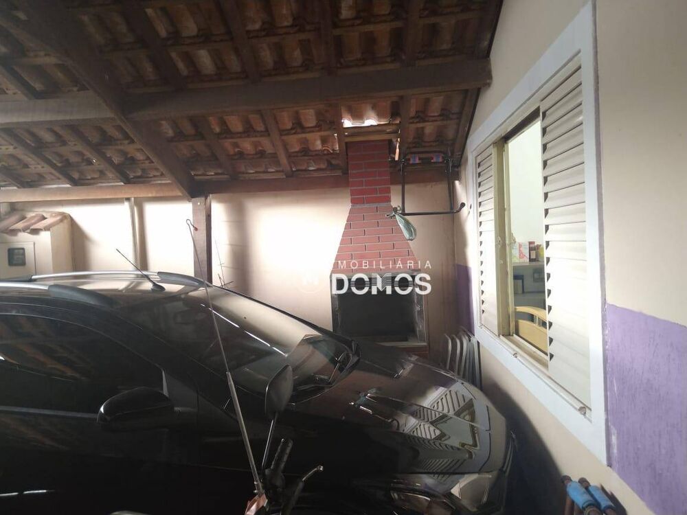 Casa à venda com 2 quartos, 100m² - Foto 2