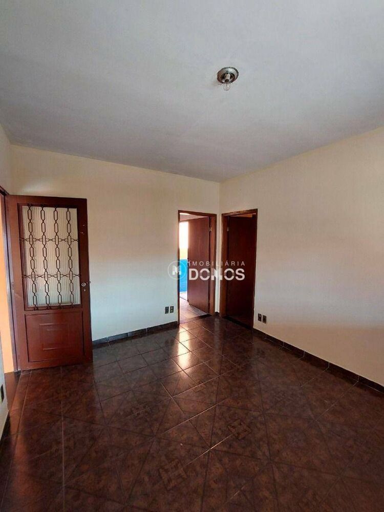 Casa, 4 quartos, 188 m² - Foto 1