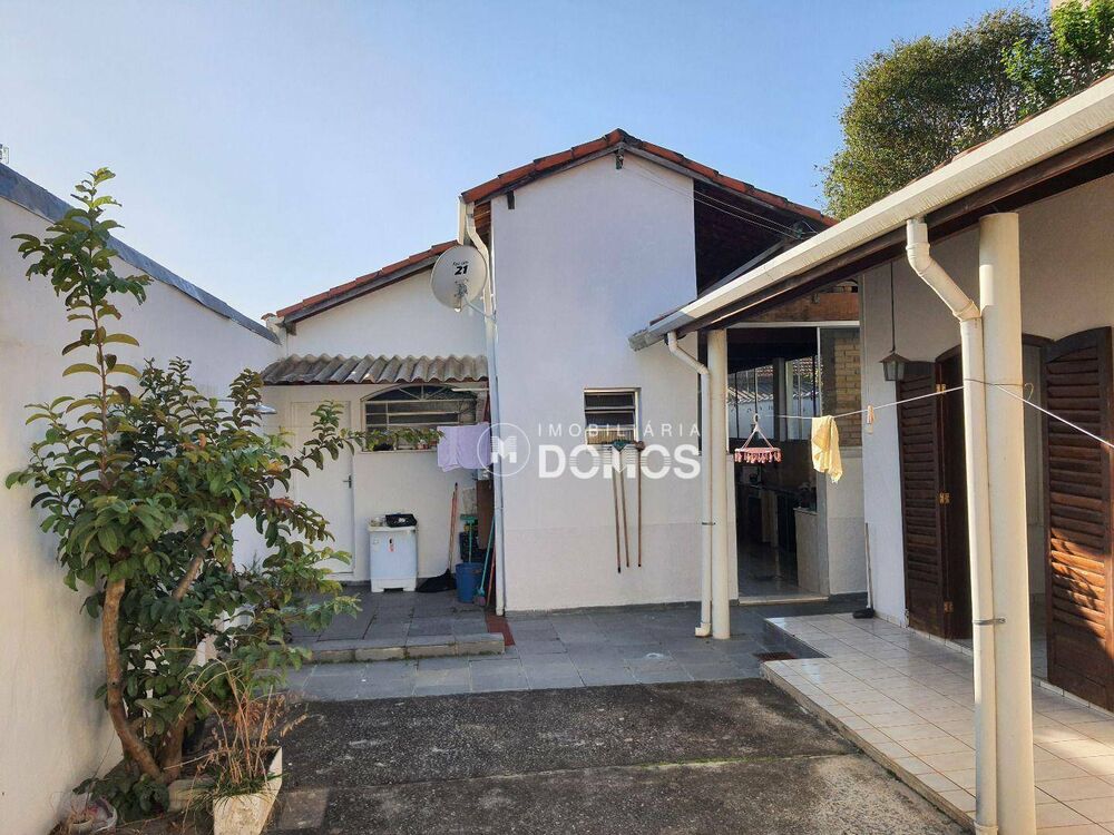 Casa à venda com 3 quartos, 200m² - Foto 2