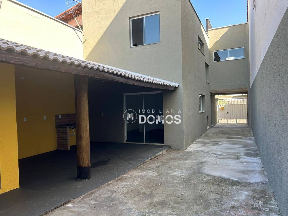 Casa à venda com 2 quartos, 105m² - Foto 4