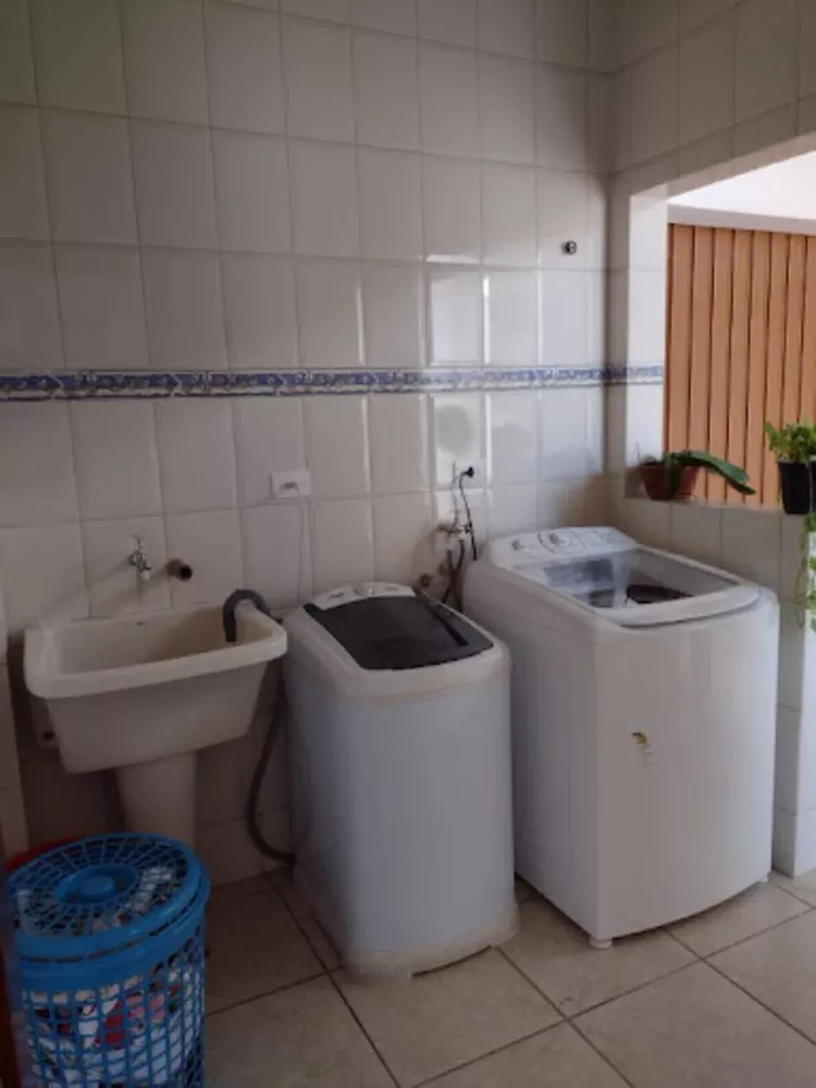 Casa à venda com 4 quartos, 280m² - Foto 3