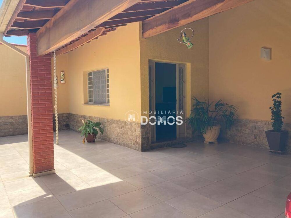 Casa à venda com 4 quartos, 134m² - Foto 1