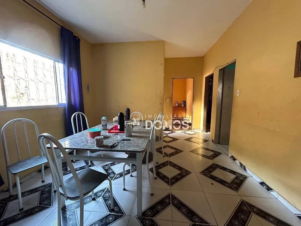 Casa à venda com 2 quartos, 100m² - Foto 1