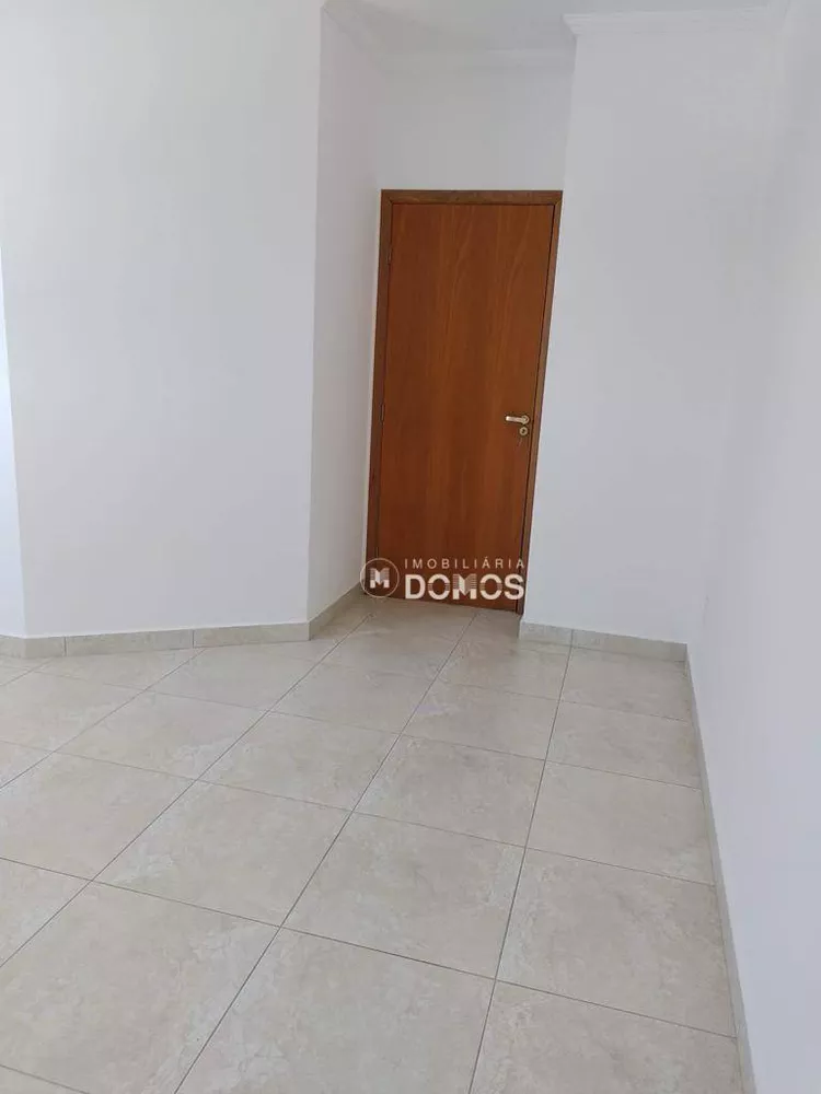 Apartamento à venda com 2 quartos, 67m² - Foto 4