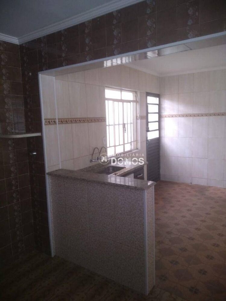 Casa à venda com 2 quartos, 180m² - Foto 1