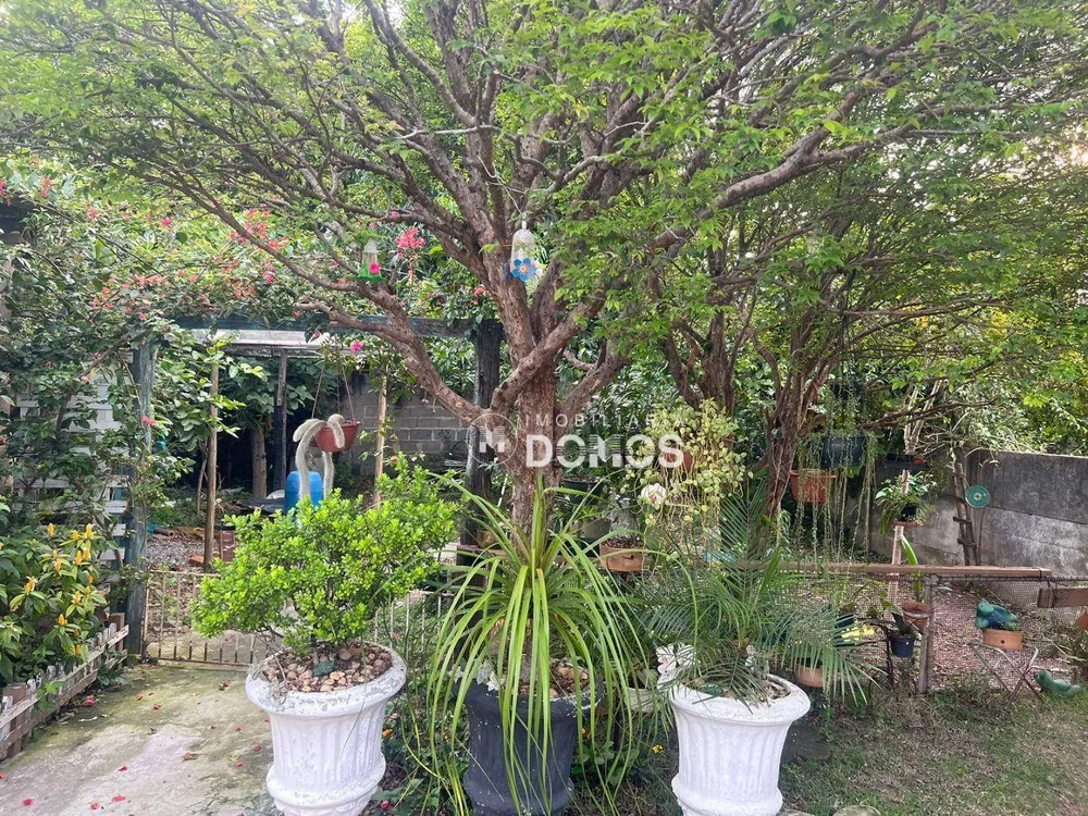 Casa, 4 quartos, 235 m² - Foto 1