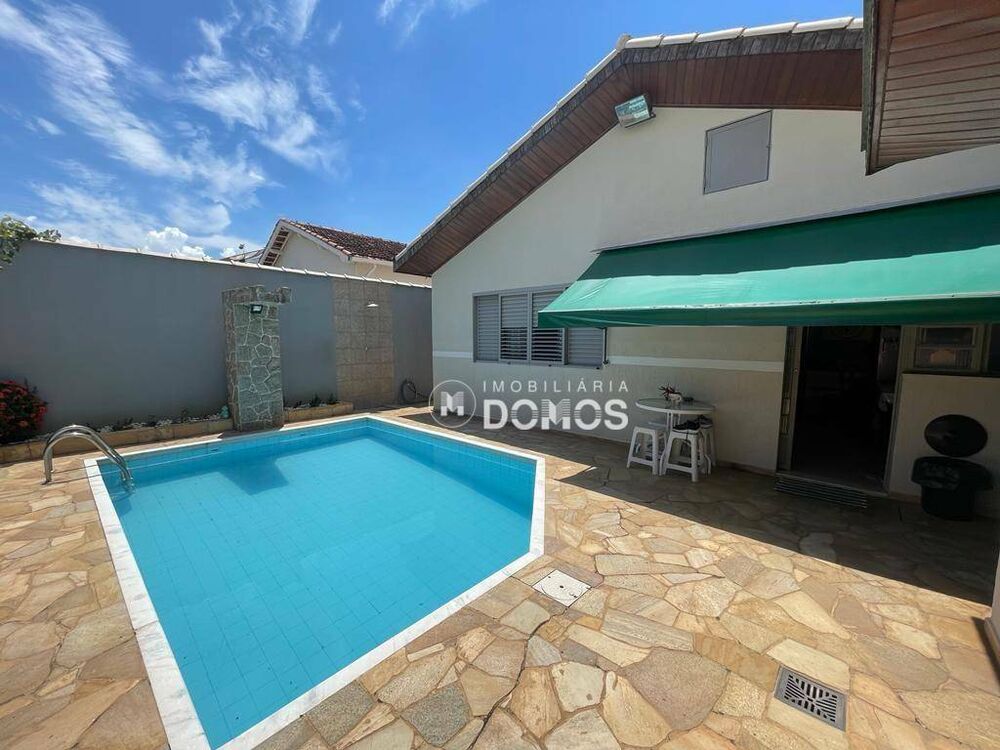 Casa, 3 quartos, 270 m² - Foto 1