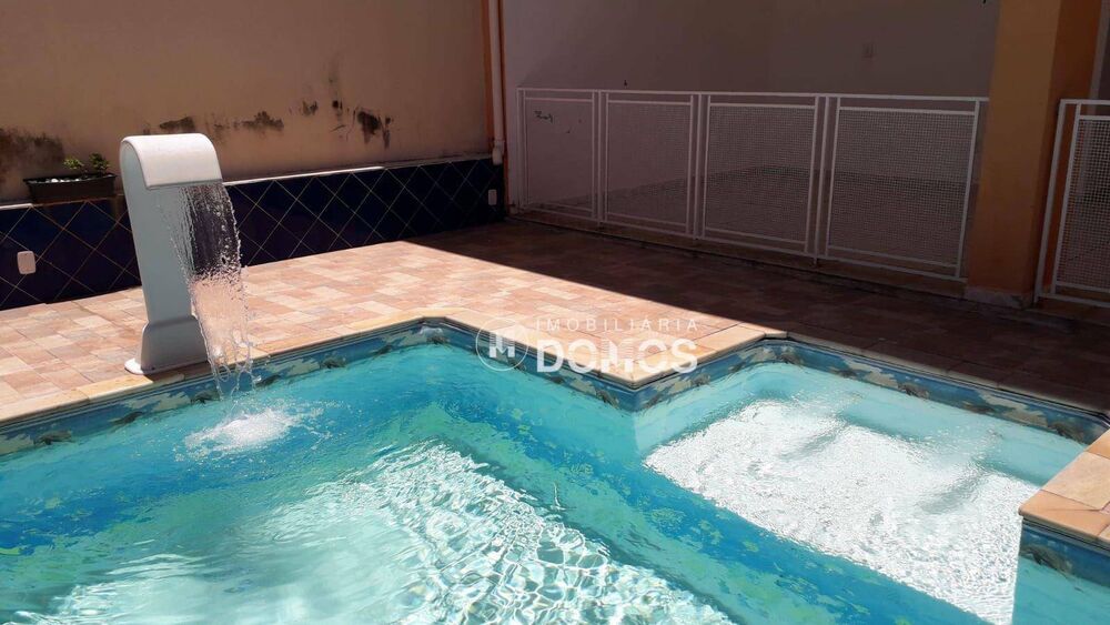 Casa à venda com 3 quartos, 134m² - Foto 2