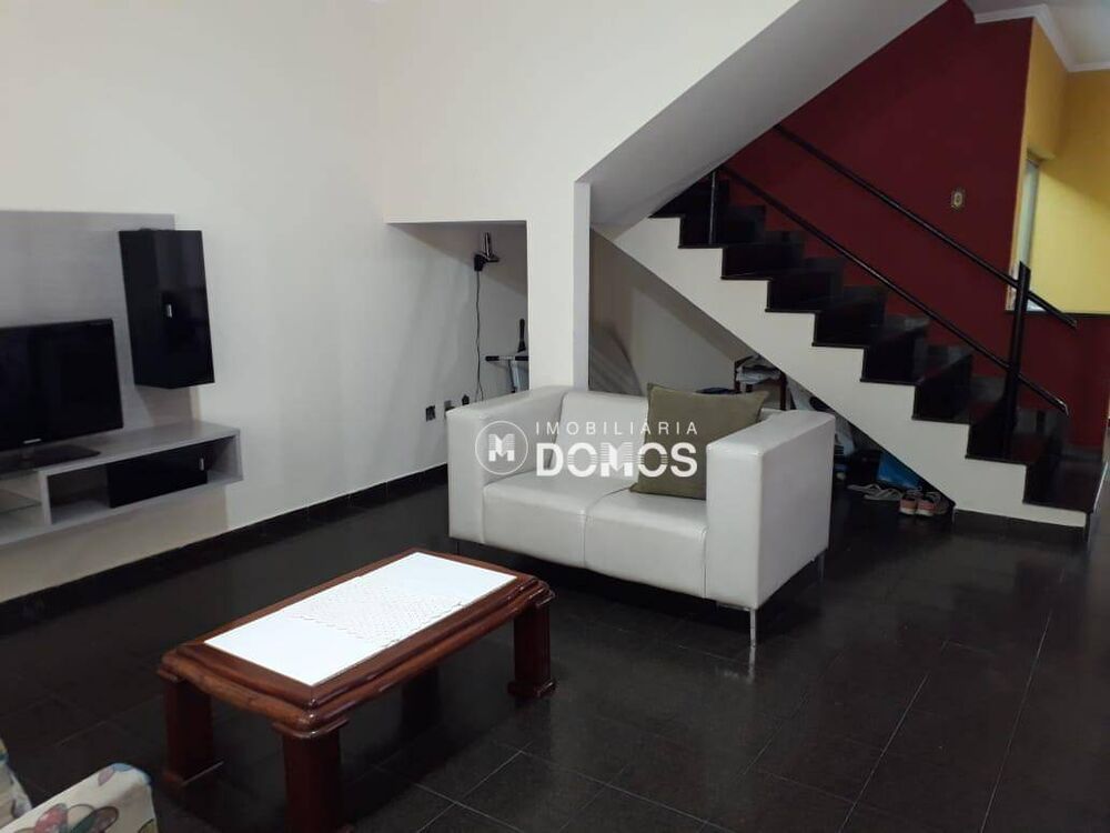 Casa à venda com 4 quartos, 320m² - Foto 2