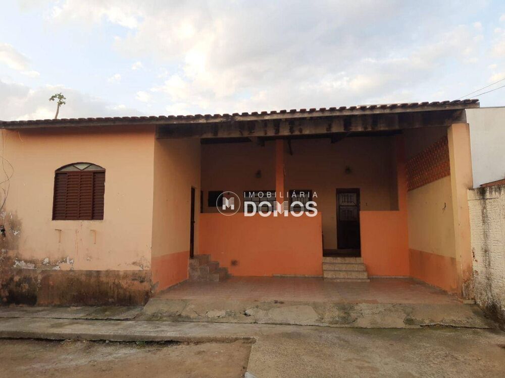 Casa à venda com 2 quartos, 120m² - Foto 1