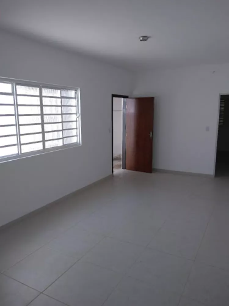 Casa à venda com 3 quartos, 100m² - Foto 2