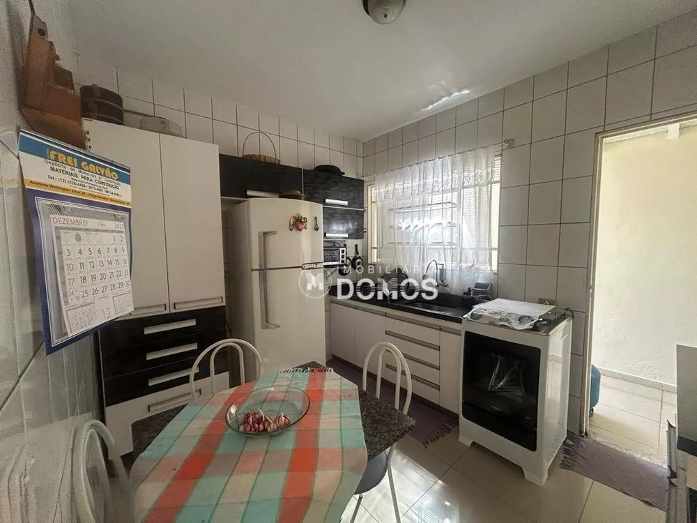 Casa à venda com 2 quartos, 100m² - Foto 4