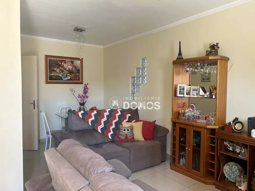 Casa à venda com 2 quartos, 100m² - Foto 3