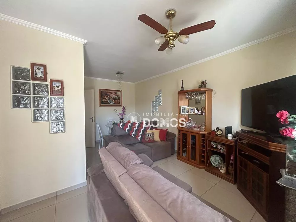 Casa à venda com 2 quartos, 100m² - Foto 2