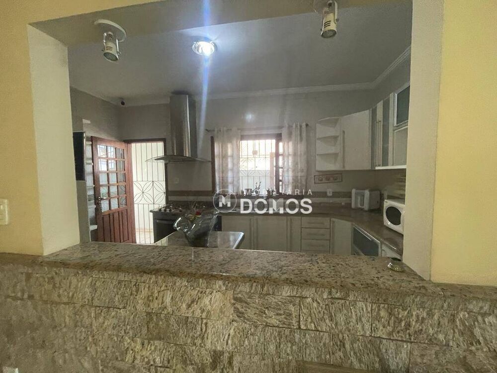 Casa, 3 quartos, 200 m² - Foto 2