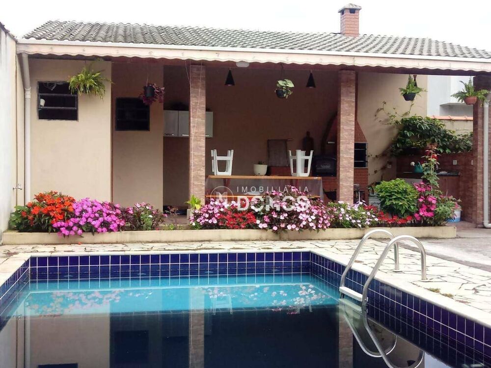 Casa à venda com 3 quartos, 106m² - Foto 1