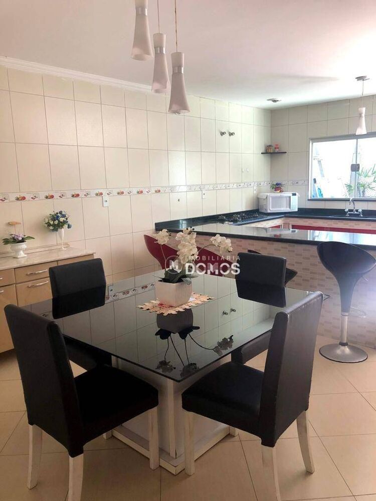 Casa, 3 quartos, 300 m² - Foto 1